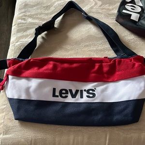 LEVI’S